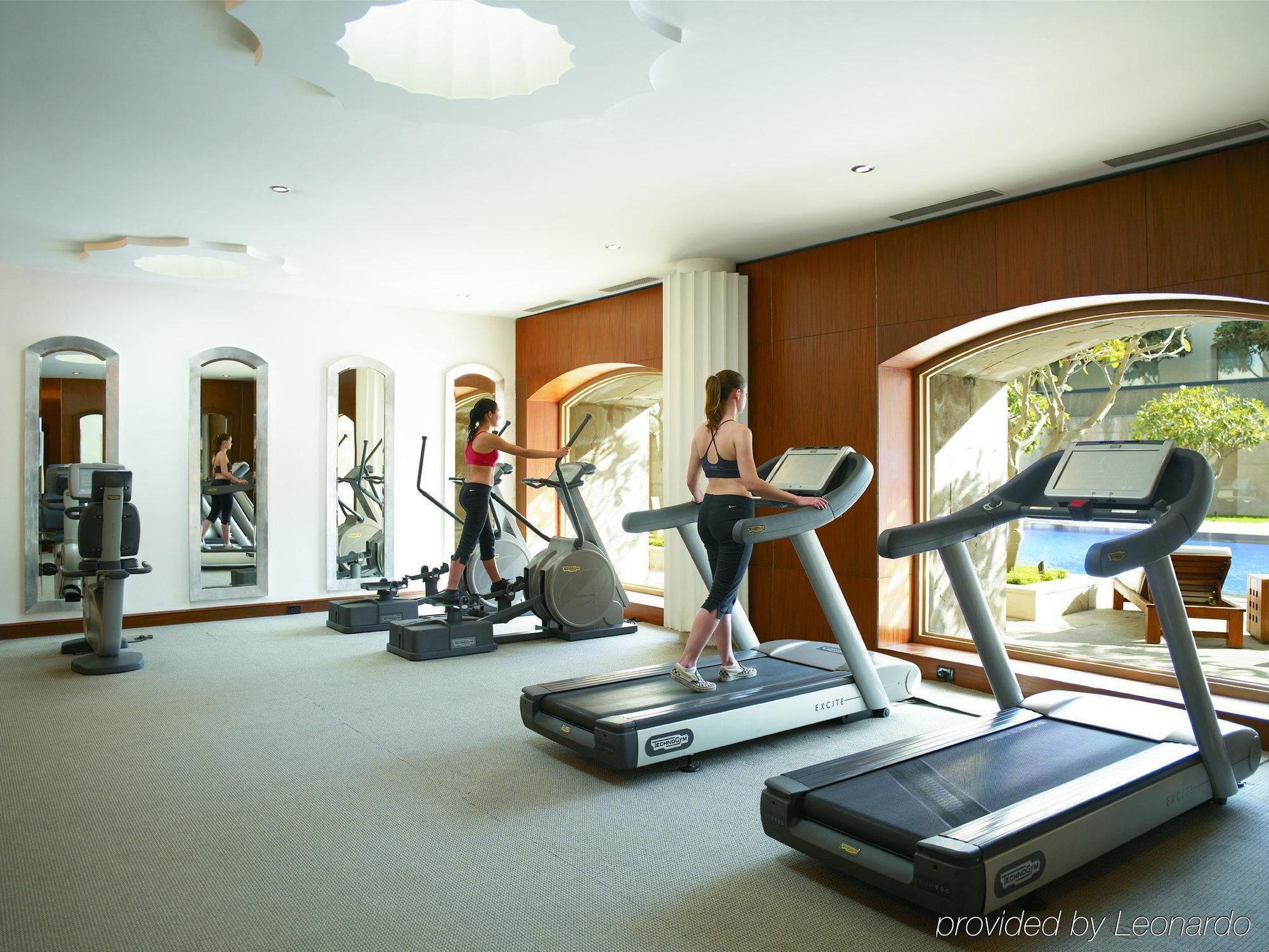 فندق تريدنت غيرغون غورغاون المرافق الصورة A treadmill