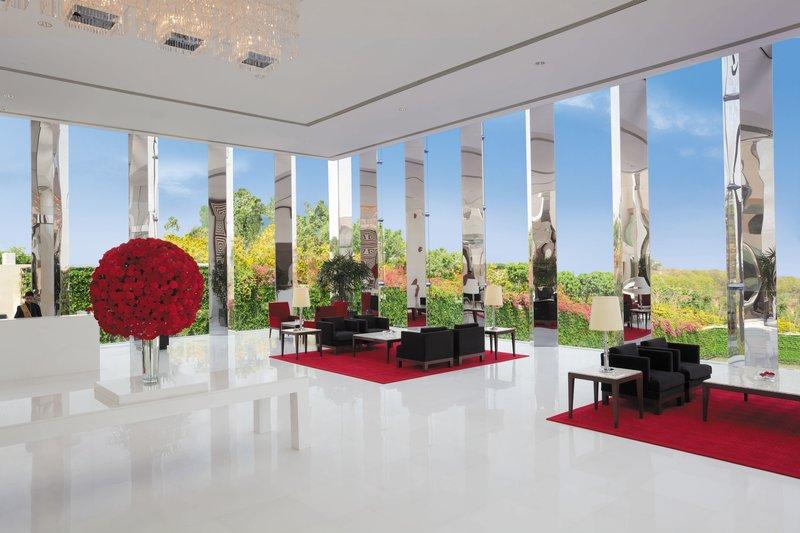 فندق تريدنت غيرغون غورغاون المظهر الداخلي الصورة The lobby of the hotel