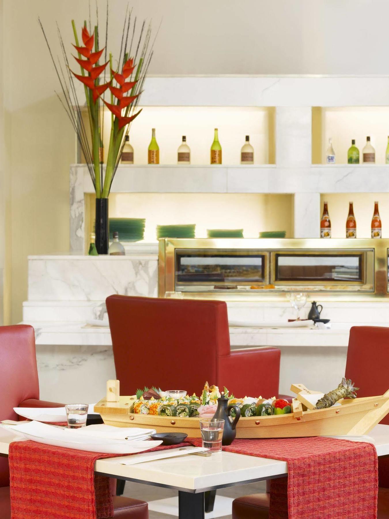 فندق تريدنت غيرغون غورغاون المظهر الخارجي الصورة Sushi bar